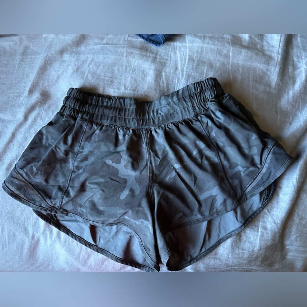Lululemon Black Camo Hotty Hot Low Rise Lined Shorts 2.5”